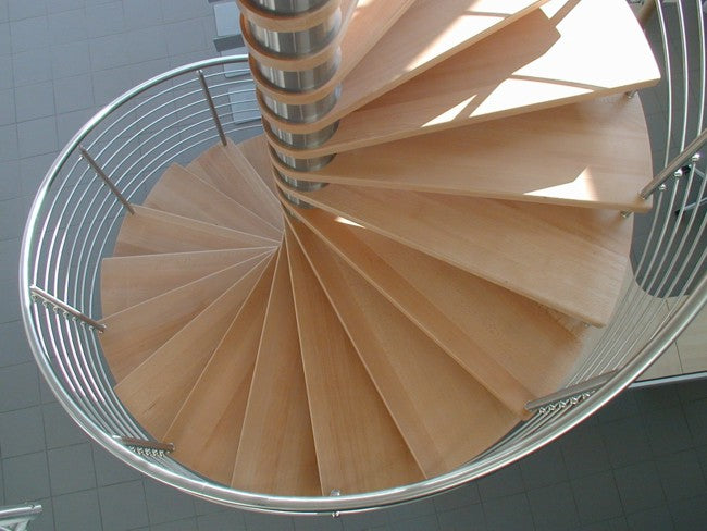 Spindeltreppen – platzsparend, sicher & elegant