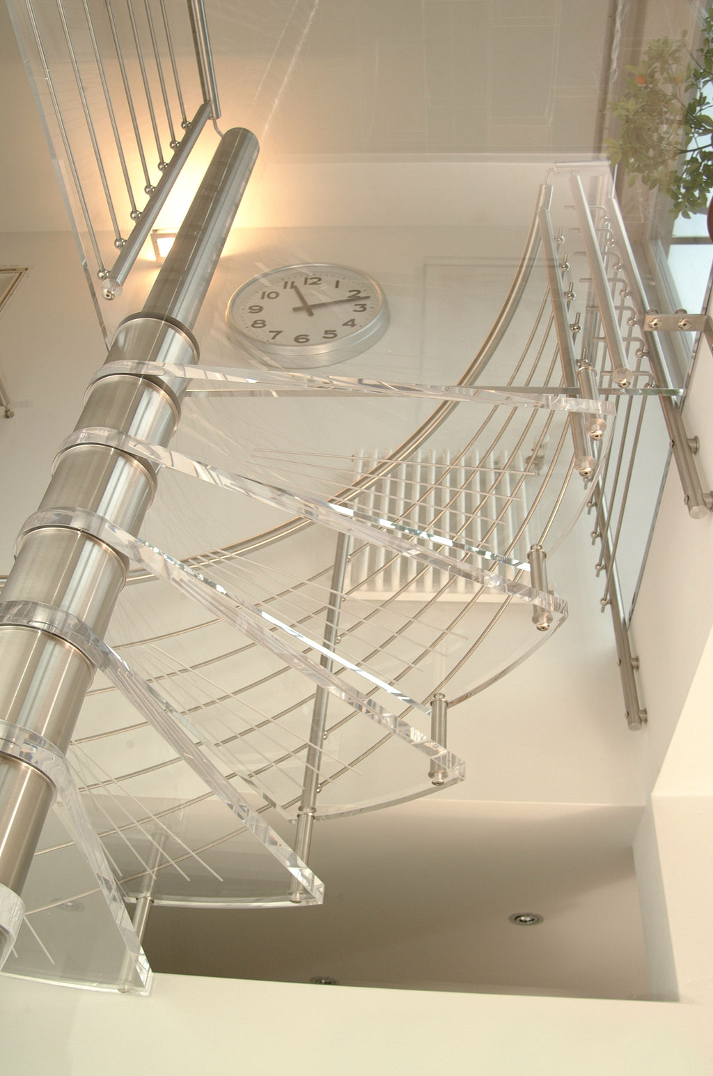 Acrylgalstreppe 76 - Spindeltreppe Acrylglasstufen