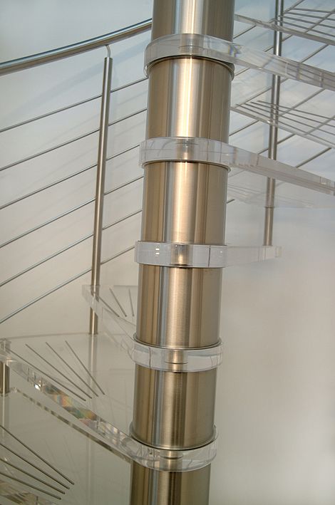 Acrylgalstreppe 76 - Spindeltreppe Acrylglasstufen