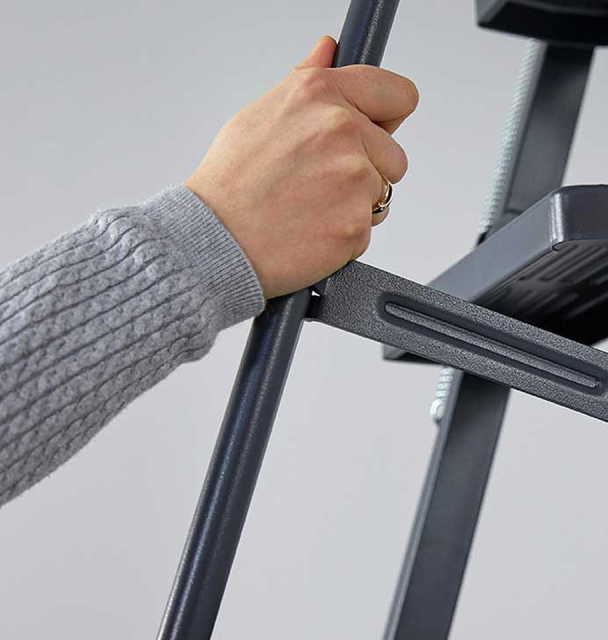 Teleskophandlauf bei Stahlleitern ab 60 cm breite - bei Holzleitern ab 70 cm breite