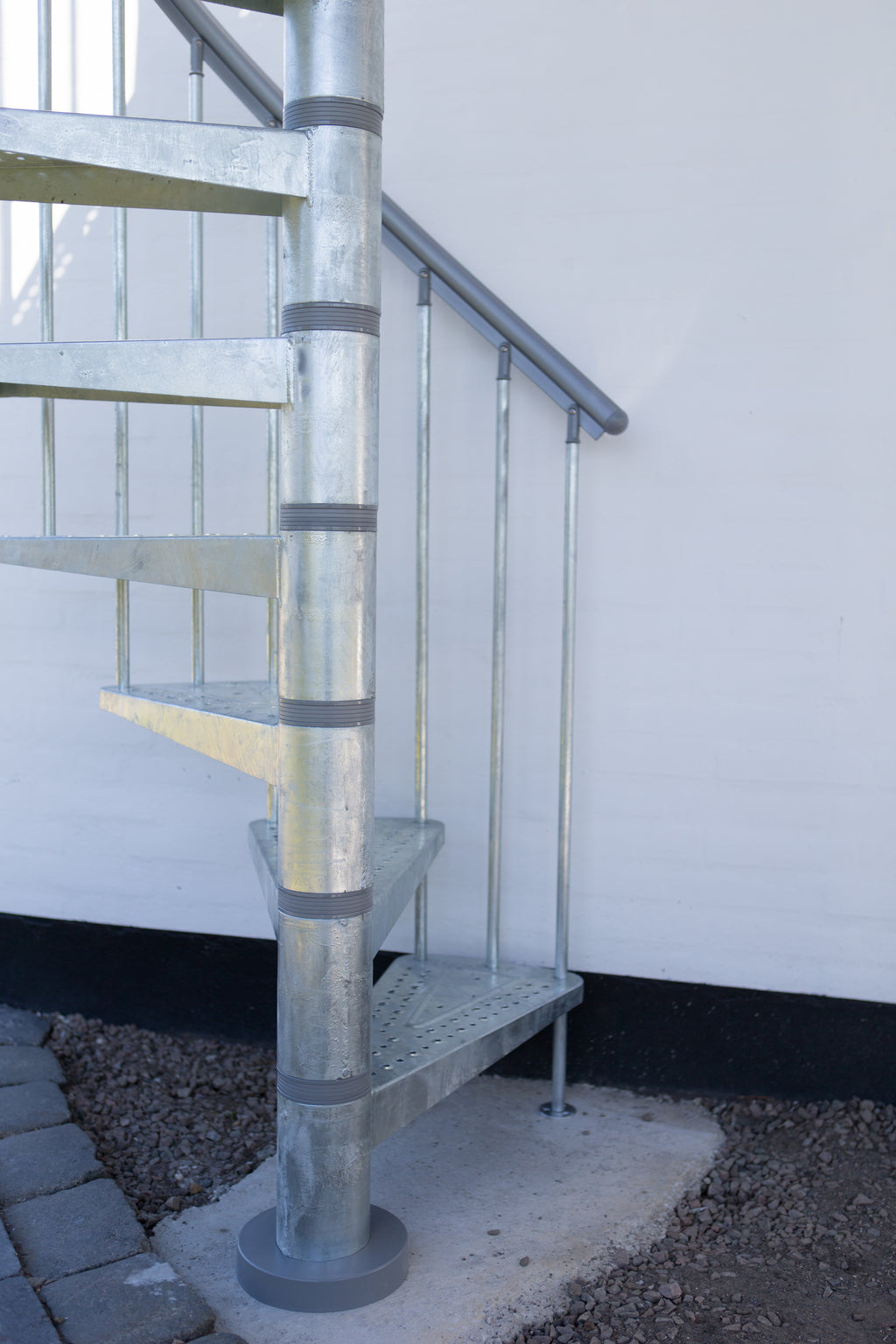 Gardenspin - Stufen Metall Gelocht - Gartentreppe - Außentreppe - Spindeltreppe - Wendeltreppe