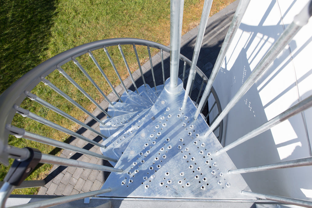 Gardenspin - Stufen Metall Gelocht - Gartentreppe - Außentreppe - Spindeltreppe - Wendeltreppe